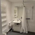 Barrierefreie Im Herzen Der Stadt Mit Parkplatz, Wifi Und Tv - Emma アパート *